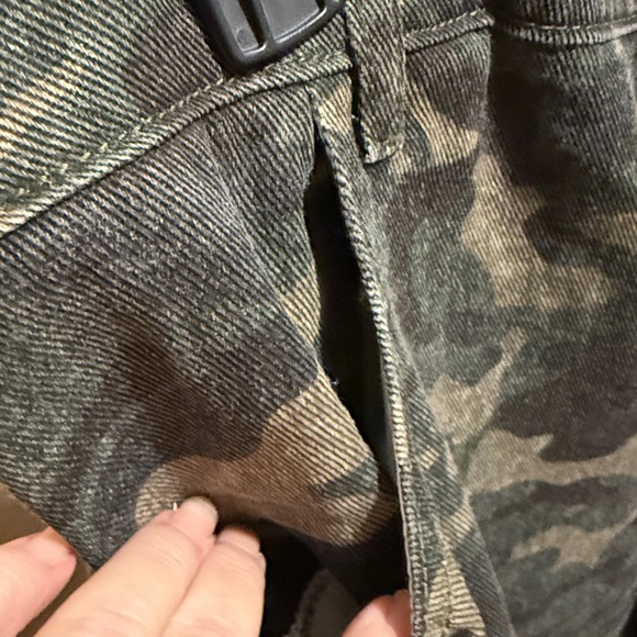 Women’s Camo Cargo straight leg pants NWT XL & Large available NEW - Picture 5 of 10